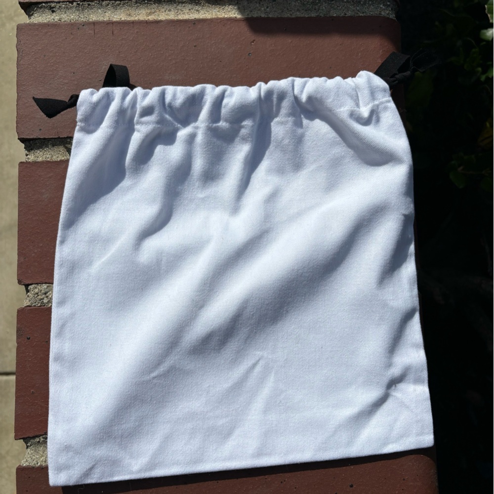 Diptyque Paris White Drawstring Bag - Picture 2 of 2